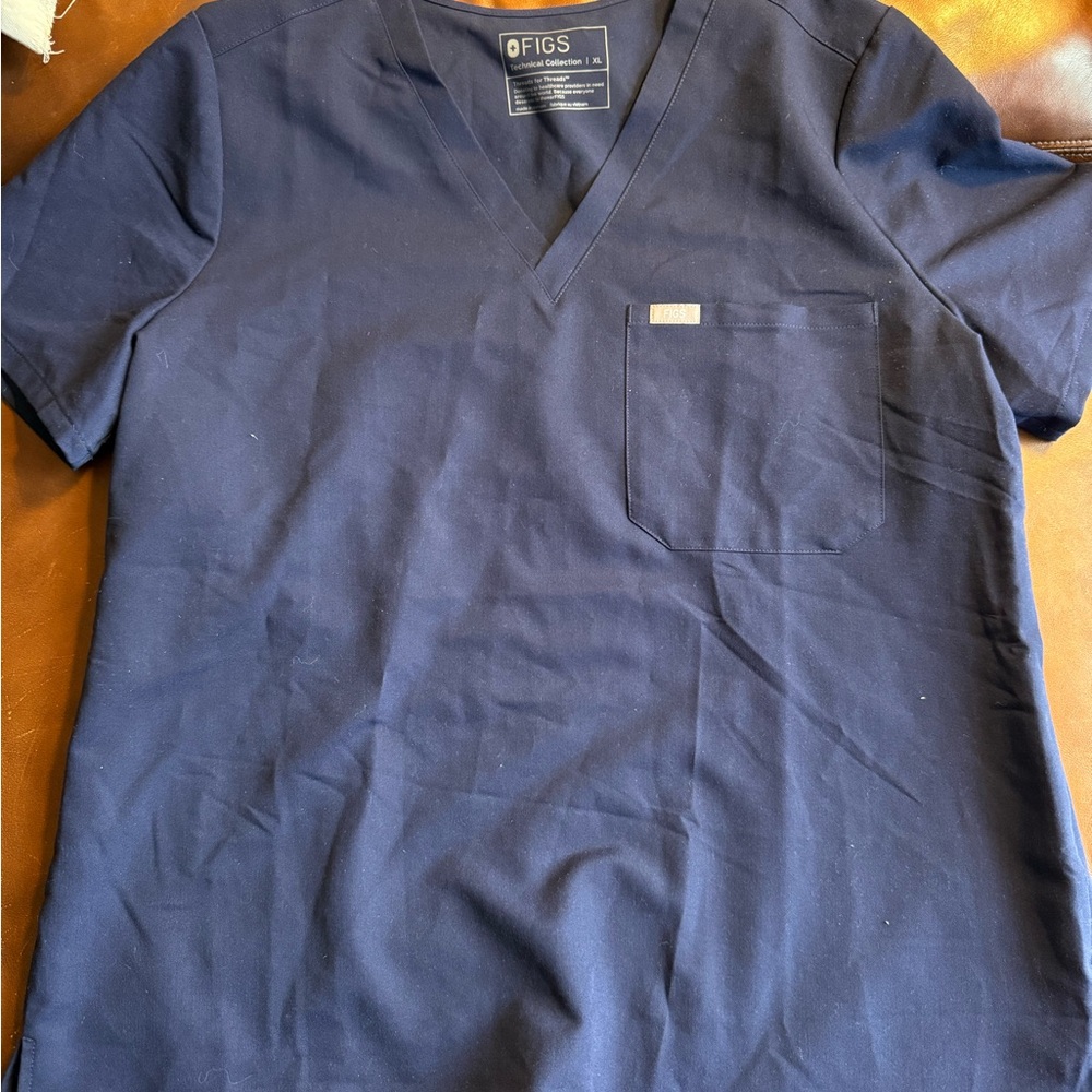 Figs women’s navy Blue V-Neck Shirt scrub